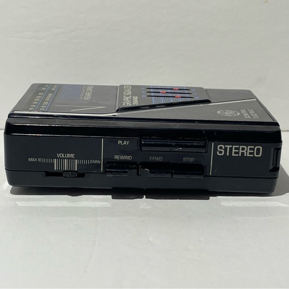 FOR PARTS Vintage General Electric Cassette Player 3 Band Radio 3-5444A - Picture 2 of 8